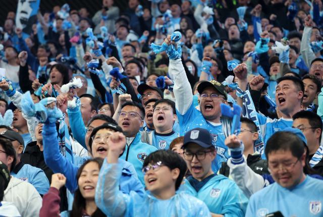 乐鱼体育app下载-中超上座人数再创纪录!单轮超30万人现场观看